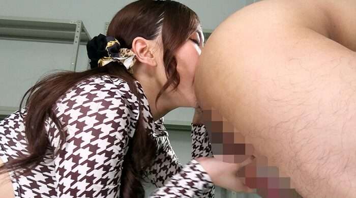 ［辻芽愛里］凶暴な舌使いでアナルを舐めまくり加速しながら暴走していくお姉さん！